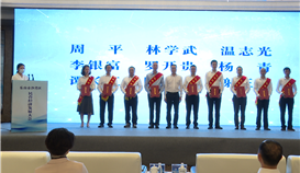 德勝釩鈦公司及董事長周平分獲“沙灣區(qū)優(yōu)秀民營企業(yè)”、“沙灣區(qū)優(yōu)秀民營企業(yè)家”榮譽