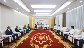 樂山新聞網5月7日報道:趙波趙迎春賴淑芳黃平林會見我市受表彰的全國全省勞動模范和先進工作者代表